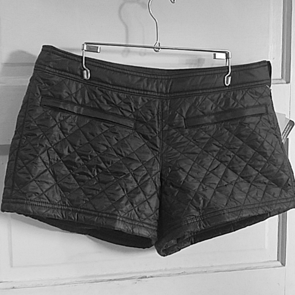 Athleta Toasty Buns Insulated Shorts